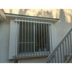 防犯アルミ面格子の取付の画像2