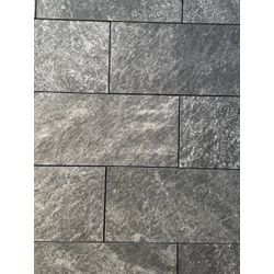 玄関周りの外壁タイルの画像2