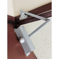 渋谷区でドアクローザーの交換を行いましたの画像1