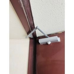 渋谷区でドアクローザーの交換を行いましたの画像2