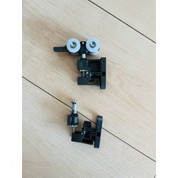 港区で吊り扉の吊り車の交換を行いましたの画像2