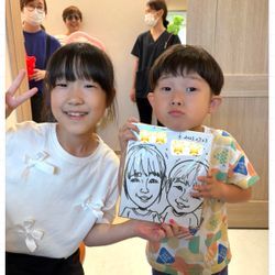 『出張似顔絵(モノクロタッチ)』のご紹介✨【画像あり】〜愛知の似顔絵屋さんがつむぐハッピーブログ〜の画像1