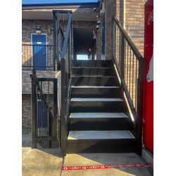 【藤沢市】アパートの鉄骨階段の塗装の画像2