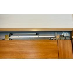 世田谷区の施設で吊り扉（ハンガー扉）の吊り車、金物の交換を行いました。の画像1