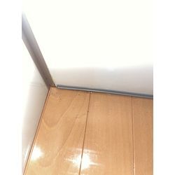 【キッチン漏水】「床がずっと濡れている…」原因は排水ホースの長さ不足！プロの徹底調査で根本解決の画像1