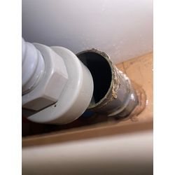 【キッチン漏水】「床がずっと濡れている…」原因は排水ホースの長さ不足！プロの徹底調査で根本解決の画像2