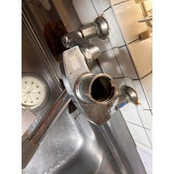 キッチン混合水栓水漏れの画像2