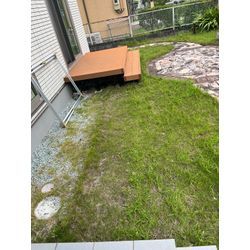 仙台市｜雑草だらけのお庭がスッキリ！人工芝と乱形石でおしゃれにリフォーム✨の画像1