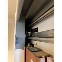 世田谷区の施設で扉の補修（ハンガー扉の金具修理）を行いました。の画像3