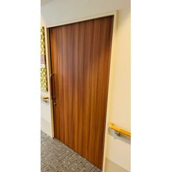 世田谷区の施設で扉の補修（ハンガー扉の金具修理）を行いました。の画像1