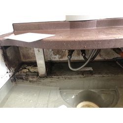 普段見えない場所もピカピカに！浴室エプロン内部クリーニングの画像1