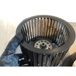 見えない汚れもスッキリ！レンジフード分解洗浄のビフォーアフター♪の画像1