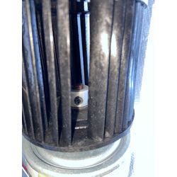 東芝 RAS-2214AD ファンが固着して外れない！｜大田区の画像1