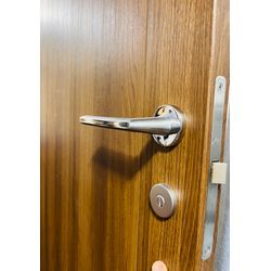 目黒区で建具のレバーハンドル交換を行いました。の画像1