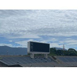 初夏の風を切って走る娘の陸上競技会の画像2