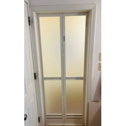 目黒区で浴室扉（折戸）の交換を行いました。の画像1