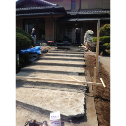 別荘の外階段石貼り工事の画像1