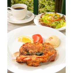 「香草の風に誘われて。山あいのレストラン『ターニップ』で過ごす静かなひととき」の画像1