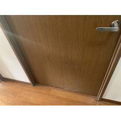 室内ドアの割れ凹みの画像2