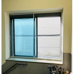 目黒区で網戸の新設を行いました、網戸枠から新しく取り付けを行いました。の画像1