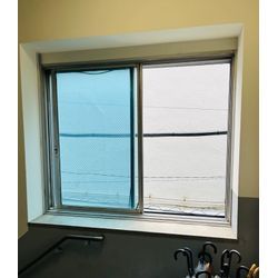 目黒区で網戸の新設を行いました、網戸枠から新しく取り付けを行いました。の画像3
