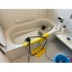 15年モノのエコキュート、新品交換前の風呂釜追い焚き配管洗浄の画像1