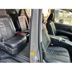 トヨタ エスティマ 車内清掃のご依頼でした！の画像1