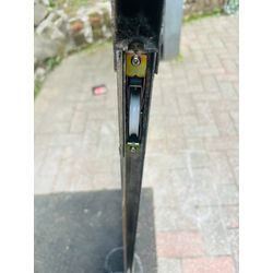 杉並区の店舗で入り口扉の戸車交換を行いましたの画像2