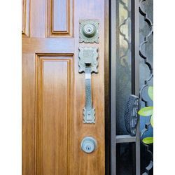 目黒区で玄関の鍵、ハンドルの交換を行いましたの画像3