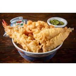 「浅草の天ぷら、揚げたての瞬間──雷門三定の上天丼」の画像1