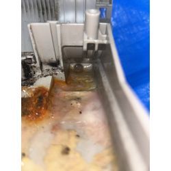 エアコンクリーニング　背抜き完全分解　ダイキンAN71WRBKP 下にピアノがあるケースの画像3