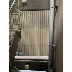 マンション屋外階段(吹き抜け)鳩対策の画像1