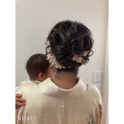 七五三ママ ショートボブさんでも“ゆるふわ＆しゃれ感”をと散りばめて、華やかなアップ風スタイルにお作りしました♡訪問着の画像2