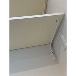 棚柱施工写真　マンション軽天材に取り付け。の画像2