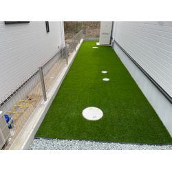 雑草対策にお悩みだったお庭スペースを人工芝ですっきり施工しましたの画像1