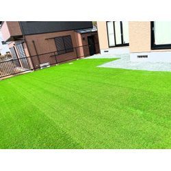 人工芝 × 砂利で叶える、お手入れラクなお庭づくり🌿✨の画像1
