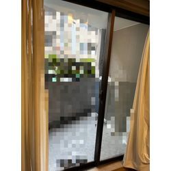 目黒区で掃き出し窓の戸車交換を行いました。の画像2