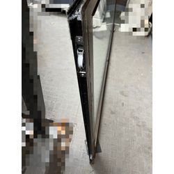 目黒区で掃き出し窓の戸車交換を行いました。の画像1