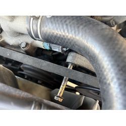 トヨタ ランドクルーザー【エアポンプボルト交換】の画像1