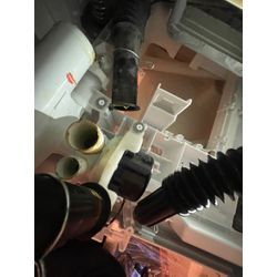 東京都世田谷区　日立　ドラム式洗濯機　c02エラー　純正排水ホース交換の画像1