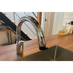 浄水器付きタッチレス水栓交換の画像1