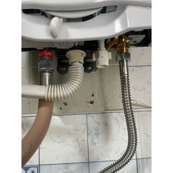 瞬間湯沸かし器交換の画像2