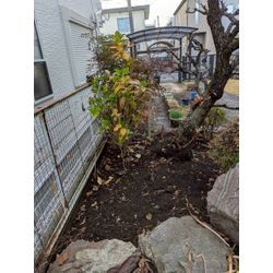 神奈川県大磯町にて除草シート敷きを行いましたの画像1