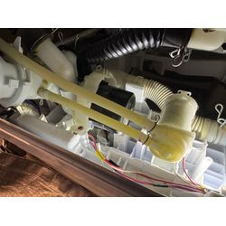 兵庫県明石市、BD-S8800 洗濯中に水漏れの画像1