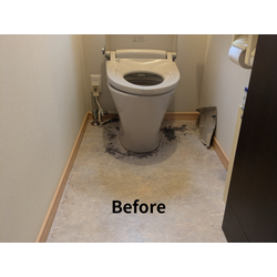 ​【滋賀県草津市】トイレの床がブカブカ？腐食した下地補強とヘリンボーン柄CFで劇的ビフォーアフター！の画像1