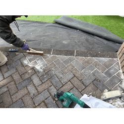 人工芝と既存平板を活かした施工事例のご紹介✨の画像1