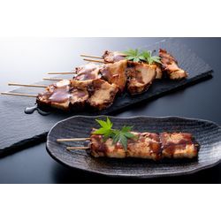 「祝祭の香り、余韻の一串——マノワール吉庭『房総ポーク串 赤ワインソース添え』」の画像1