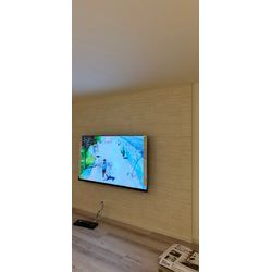 75インチ壁掛けテレビの画像1