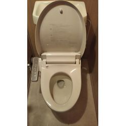 温水シャワー便座交換リフォームの画像1