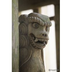 ギリシャ彫刻にも見えてくるお犬さまの木像の画像1
